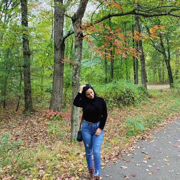 LoveLA Izzy Crop Turtle Neck Sweater Black NWT - Picture 8 of 8